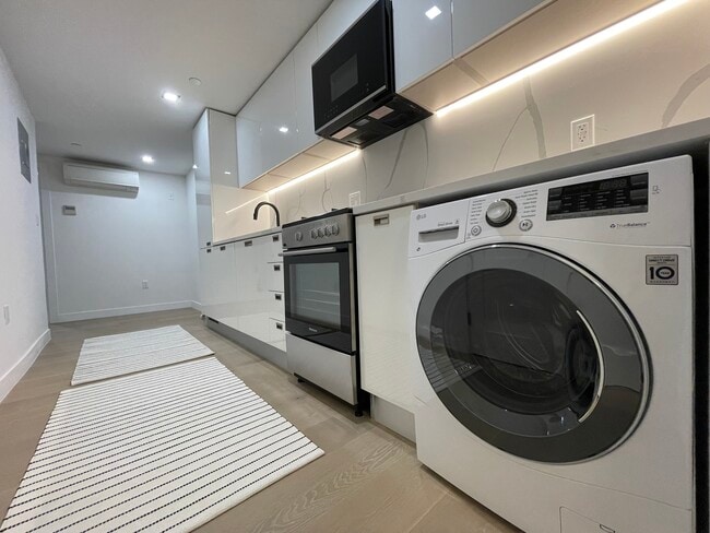 Building Photo - 623 Avenue H Unit 3F