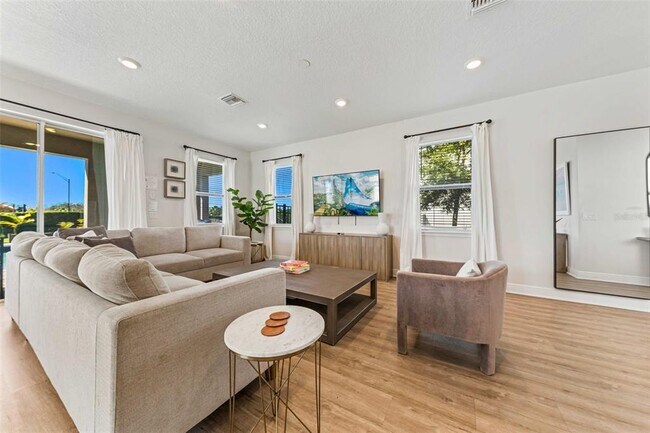 Photo - 284 Southfield St