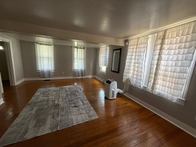 Photo - 720 Winchester Ave