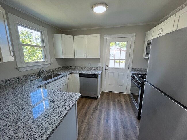 NORFOLK HOME W/ GARAGE IN NORFOLK FOR RENT!