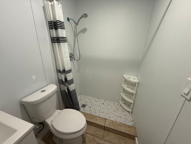 Photo - 231 W 41st St