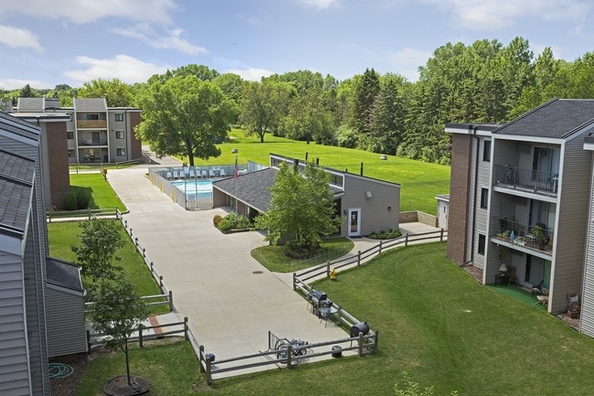 Building Photo - Plymouth Colony Rental