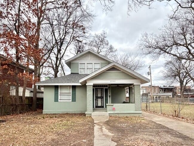 Building Photo - Now Leasing In Near Overton Park and Arts District- 4-bedroom 1.5 Bath Available Now!