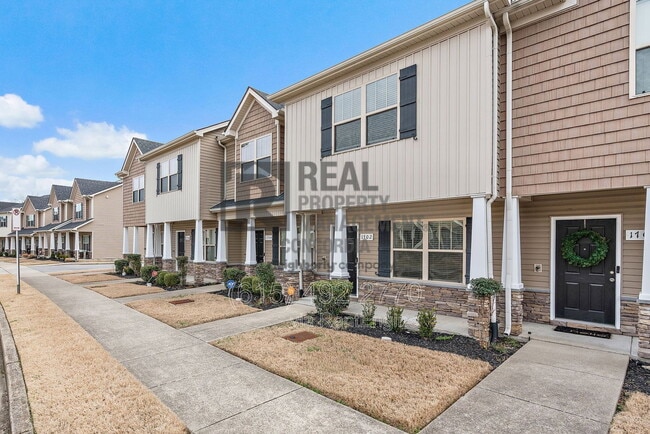 Photo - 1702 Sprucedale Dr