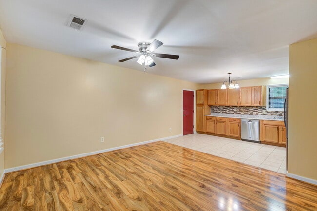 Photo - 106 Carriage Ct