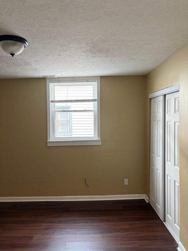 Photo - 855 Humler St