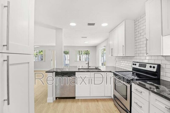 Photo - 4722 Lakeside Cir