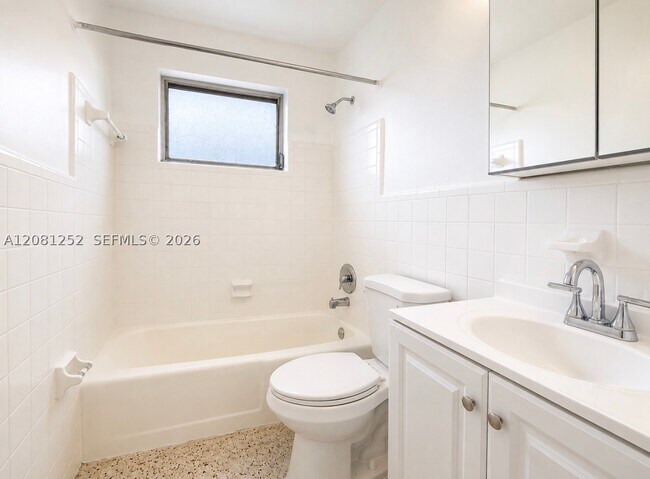 212 Northwest Dr Unit 214