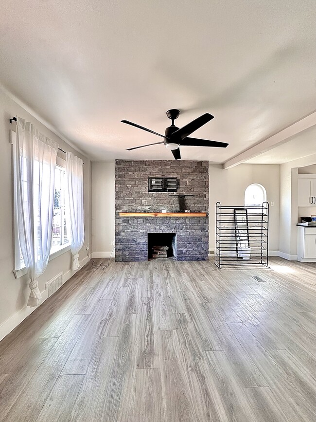 sala de estar - 614 Highland Dr