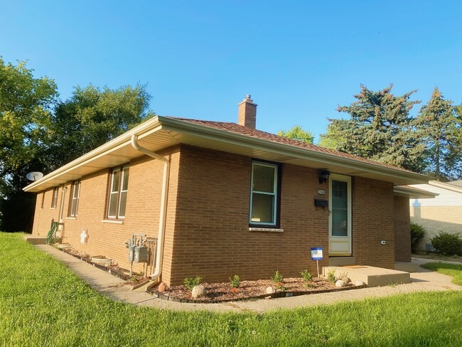 Building Photo - 3648 E Tesch Ave Unit 3650 Rental