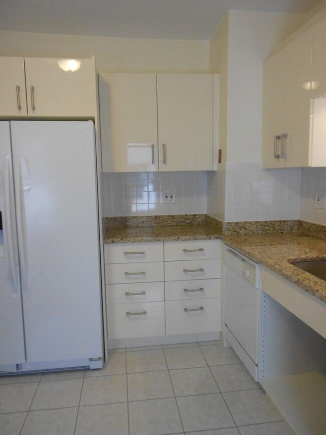 Photo - No Brokers Fee, In-Unit Washer and Dryer, Eat-in Kitchen, Parking for Rent