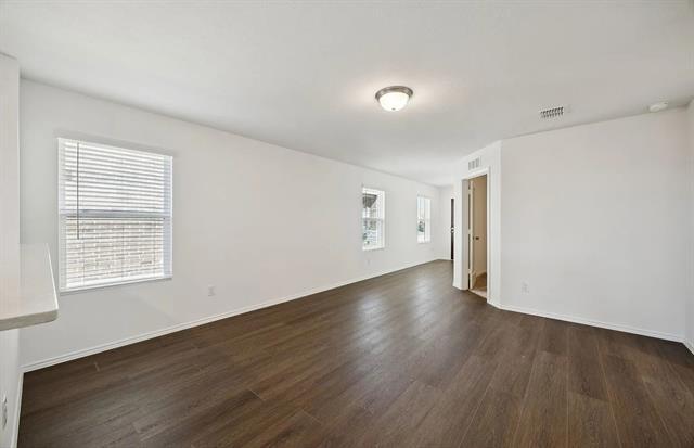 Photo - 1135 Loch Wy