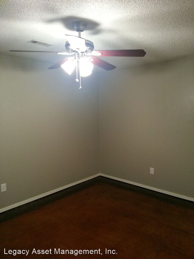 3 br, 2 bath House - 815 Robin Hood Court