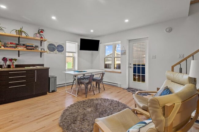 Building Photo - 29 Cabot St