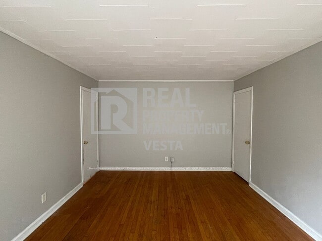 Photo - 2063 Bayswater Rd