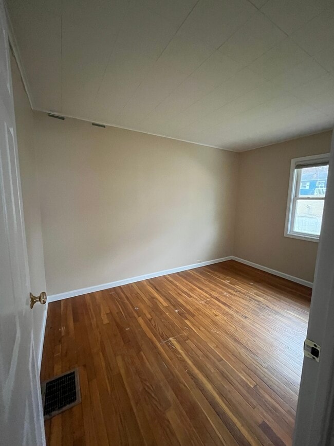 Photo - 2220 Roselawn Ave