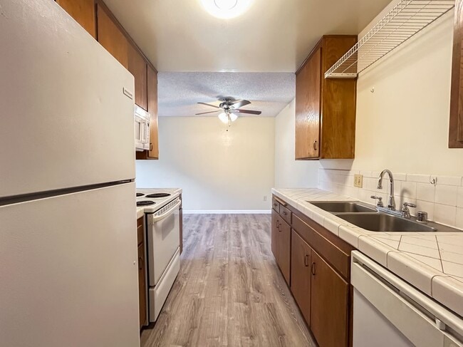 Photo - 4675 Bancroft St Unidad H