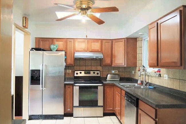 35 W Pleasant Hill Blvd