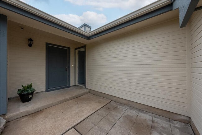 Photo - 1702 Ireland Dr