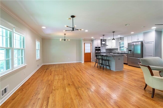 Photo - 2535 Melinda Dr NE