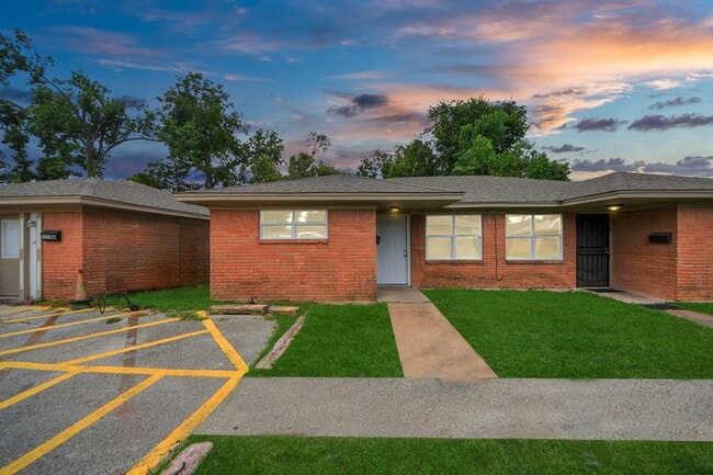 Photo - 5435 Pardee St