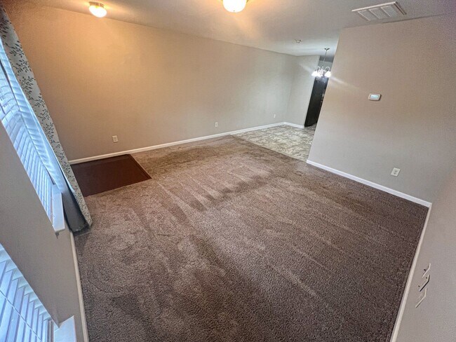 Photo - Lovely 2 bedroom 2 1/2 bathroom Townhome in Northeast Greensboro!