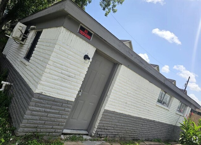 Building Photo - 3829 Mt Pleasant St Rental