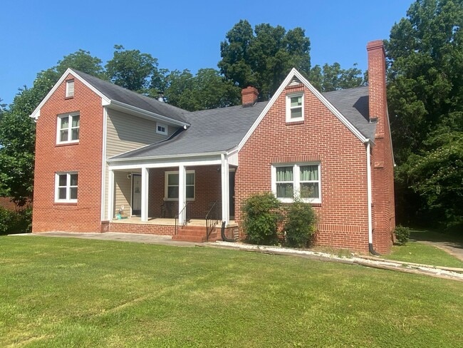 Photo - 1 Bedroom, 1 Bathroom Apartment in Reidsville!
