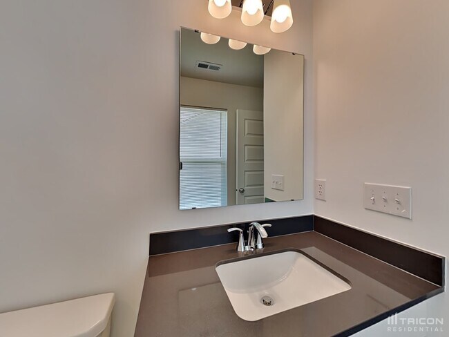 Photo - 2120 S Quincy Dr