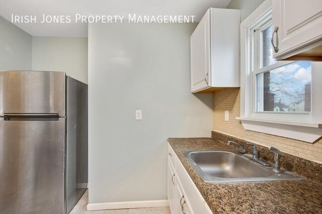 Photo - 627 Kenmore Ave Unit Upper