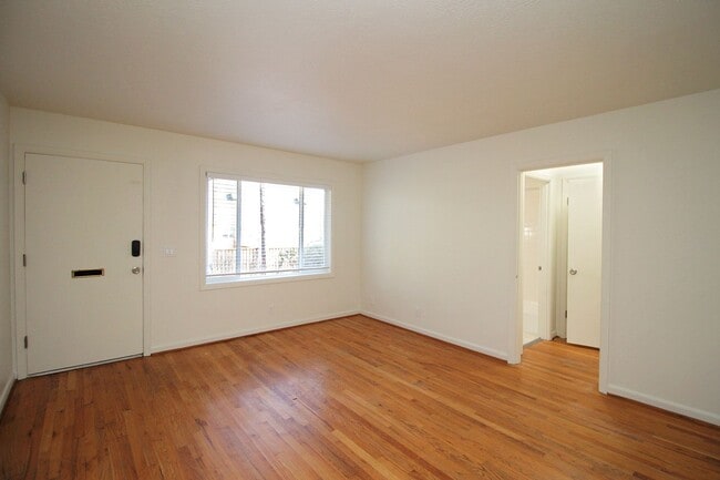 Photo - 1007-1019 SW Gaines St and 3521-3527 SW 10th Ave Unit 3525