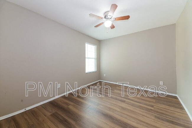 Photo - 9853 Fleetwood Dr