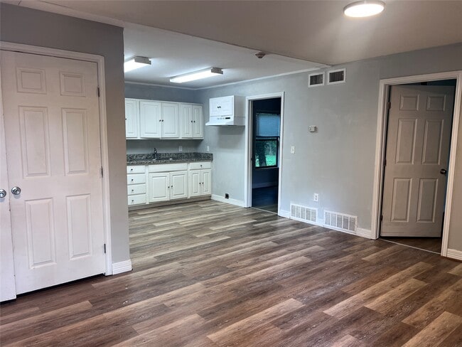 Photo - 115 W Mulberry Ave