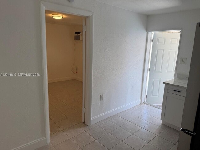 Building Photo - 219 SW 21st Ave Unit 5