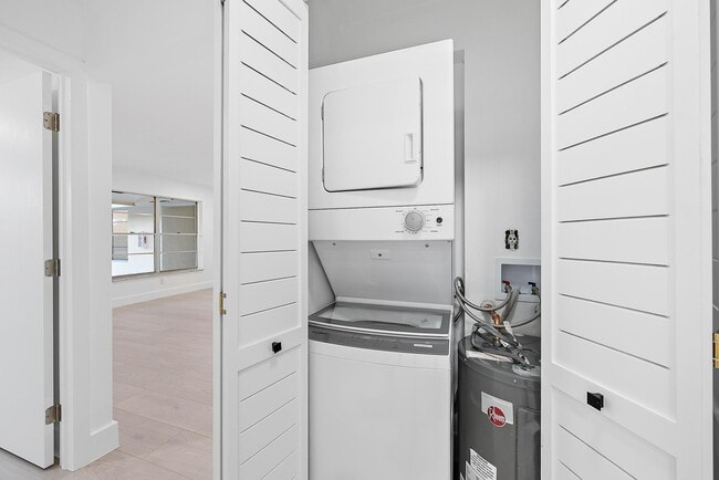 Photo - 1930 Service Rd