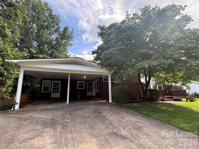 Photo - 724 Oakdale Dr