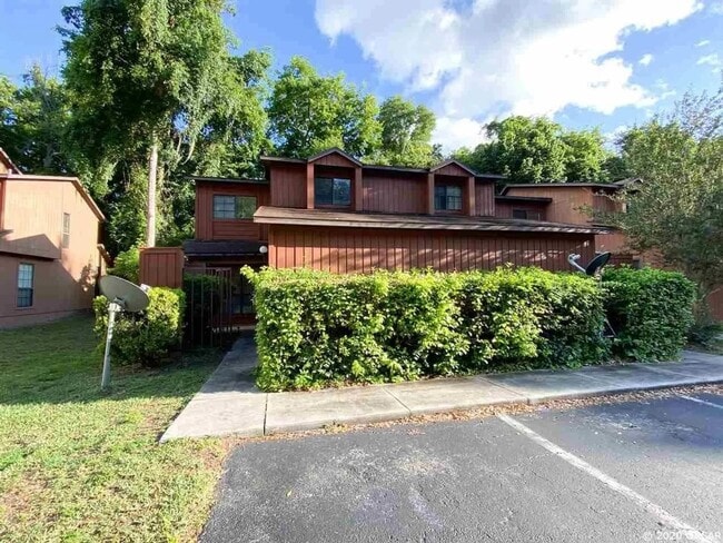 Building Photo - 5855 SW 8th Pl