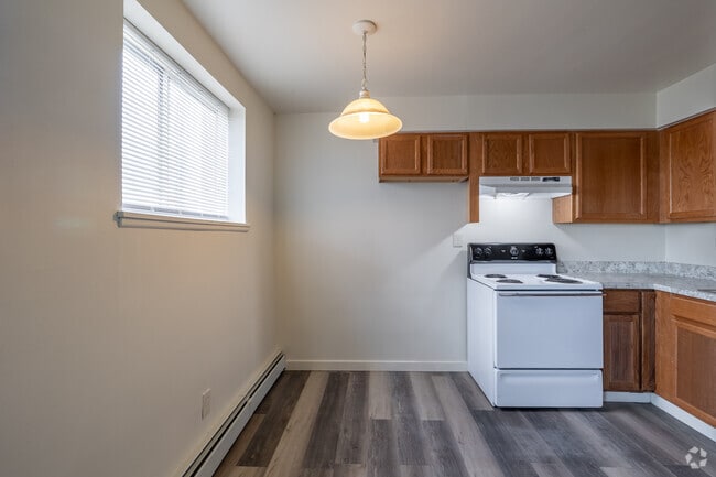2BR, 1BA - 765SF - Dining Room