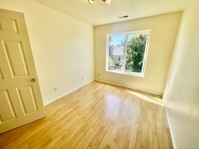 Photo - 6113 NE 8th Ave