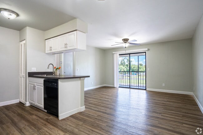 Photo - Seville Apartments. A Beautiful apartments is waiting for you to make it a Home. Great Specials T...