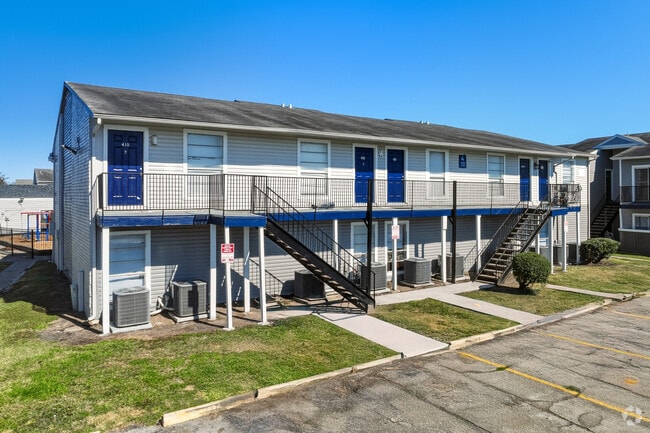 Building Photo - Spring Rose