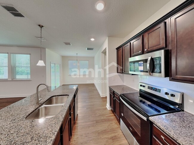 Photo - 417 Sandstone Dr