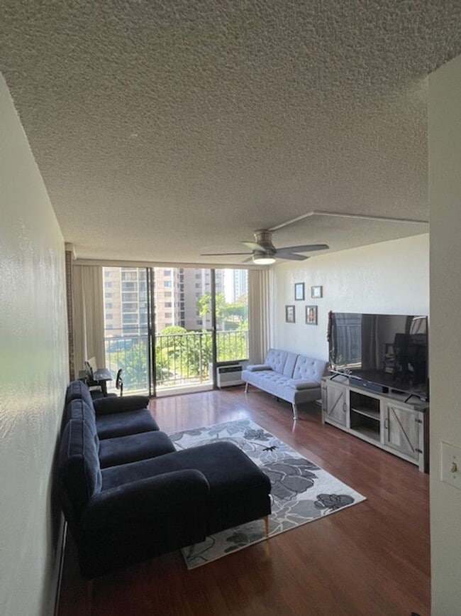 Photo - Beautiful 1 bedroom with large lanai & ama... Unit 7K