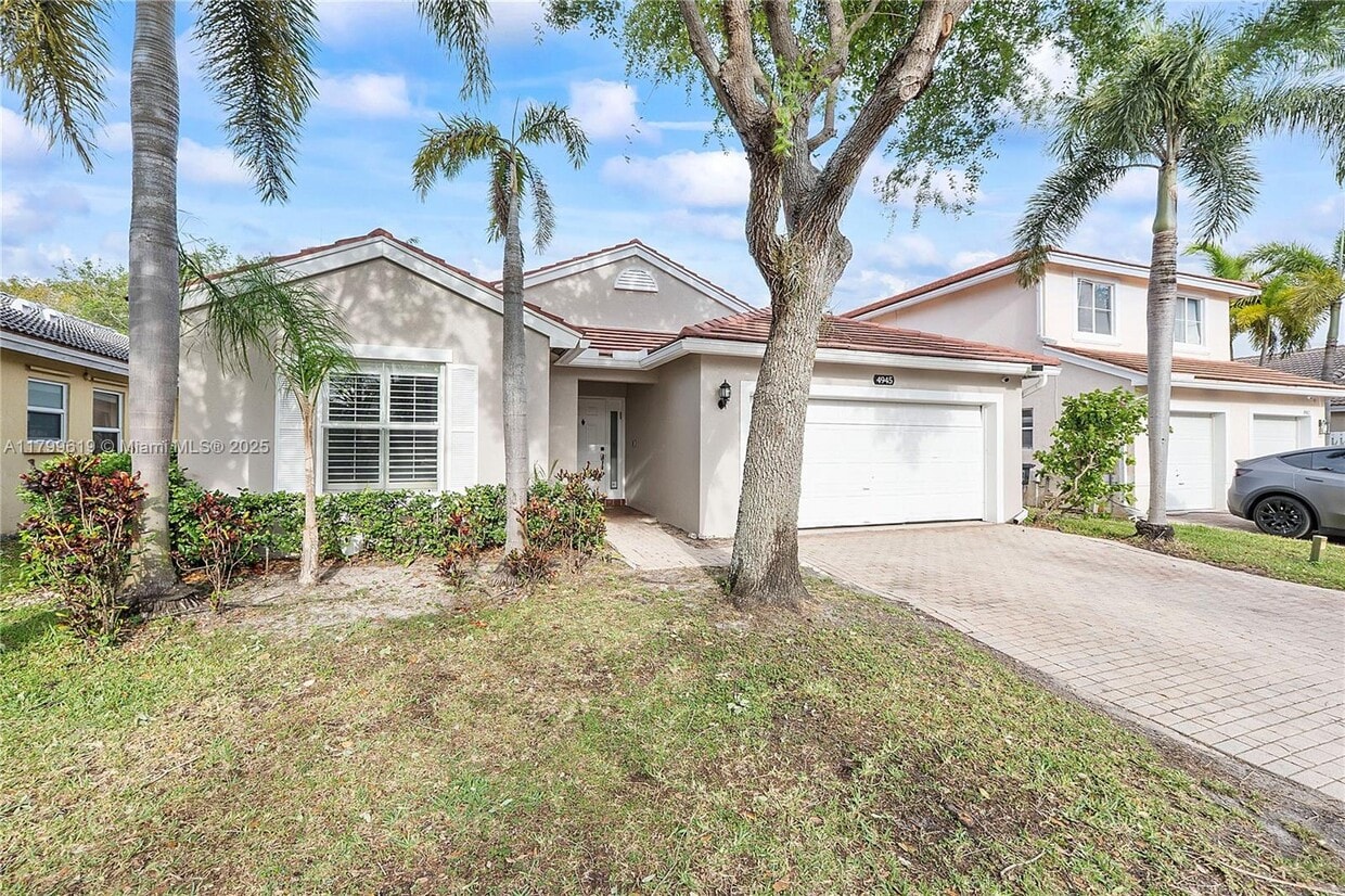 Photo - 4945 SW 34th Ter (Fort Lauderdale, FL)