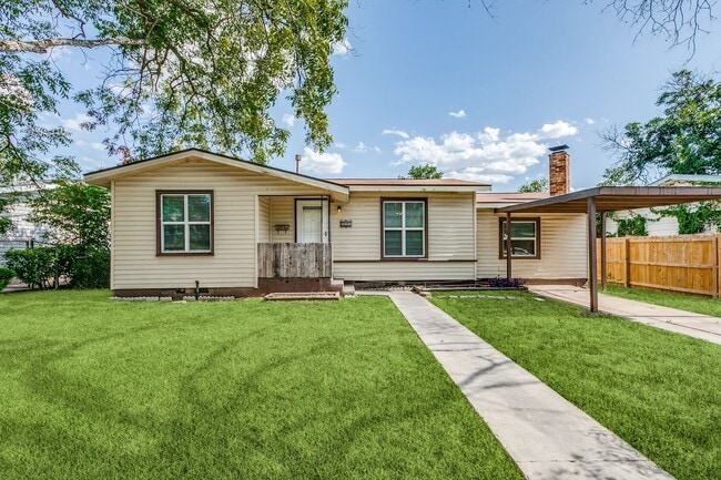 Building Photo - 2-BEDROOM HOME IN WILSHIRE VILLAGE