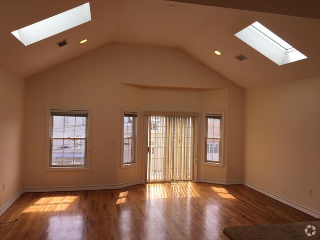 Building Photo - 28 Leonard St Unit 2 Rental