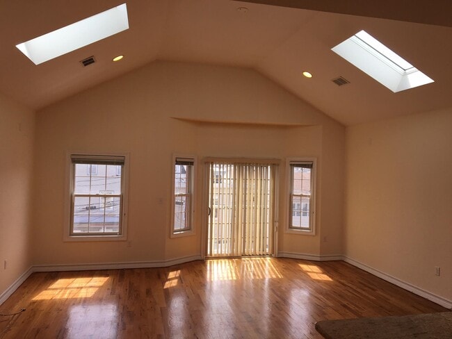Photo - 28 Leonard St Condo Unit 2