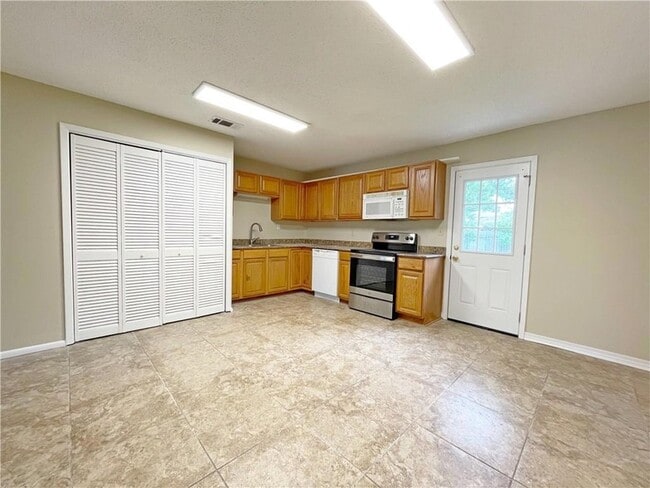 Photo - 1458 Fremaux Ave