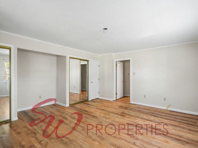 Photo - Spacious 4 Bed, 3 Bath Home - Perfect for Family or Student Living!