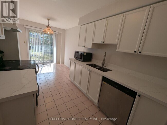 Photo - 2550 Thomas St